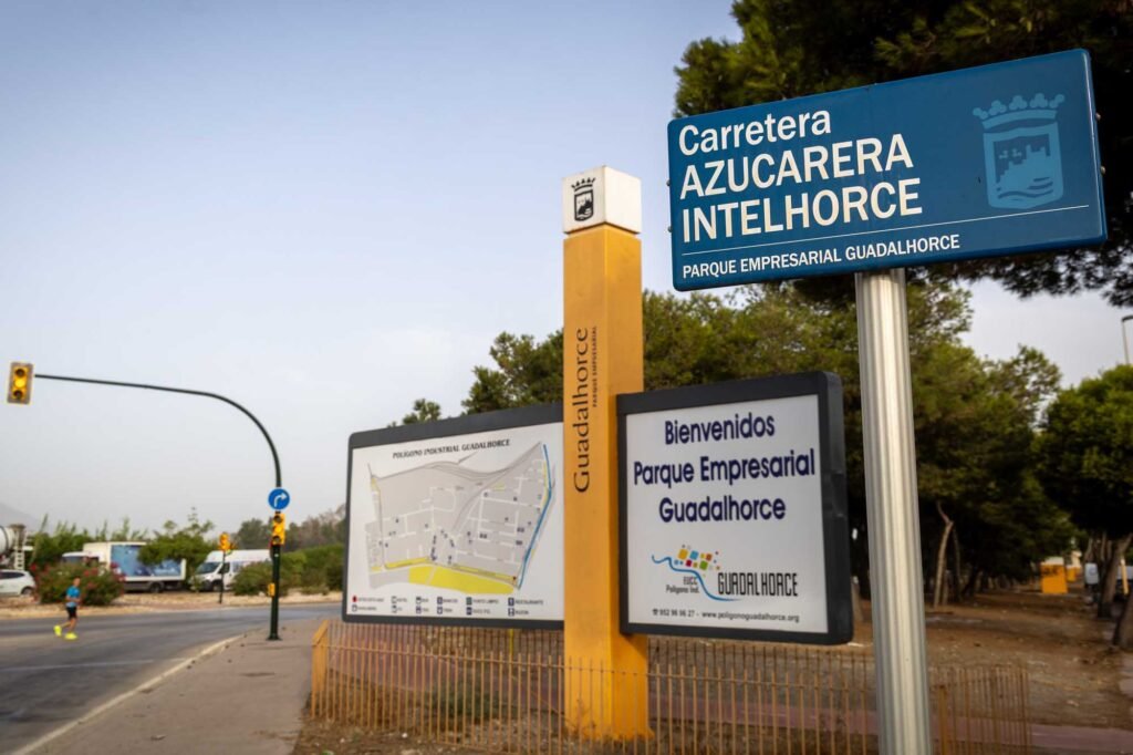 Acceso al Parque Empresarial Guadalhorce desde la carretera Azucarera-Intelhorce