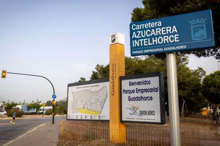 Acceso al Parque Empresarial Guadalhorce desde la carretera Azucarera-Intelhorce