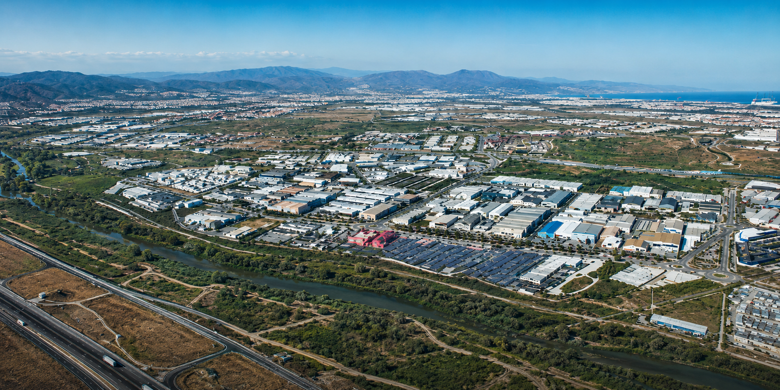 Vista aérea del Parque Empresarial Guadalhorce y su entorno empresarial en Málaga