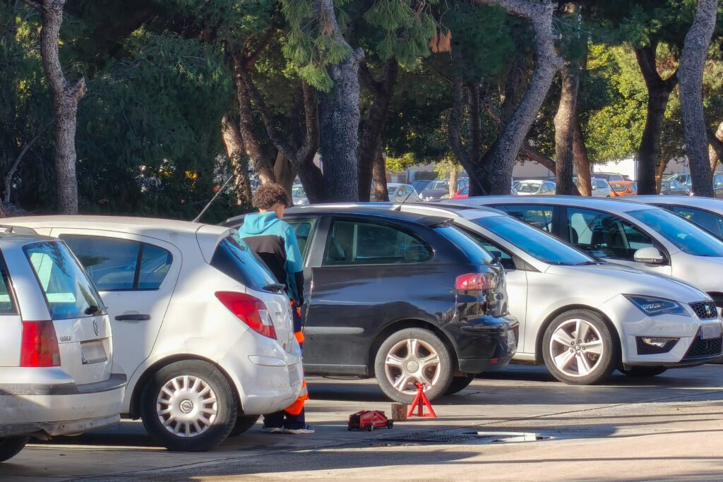 Reparación de vehículos en la vía pública del Polígono Guadalhorce