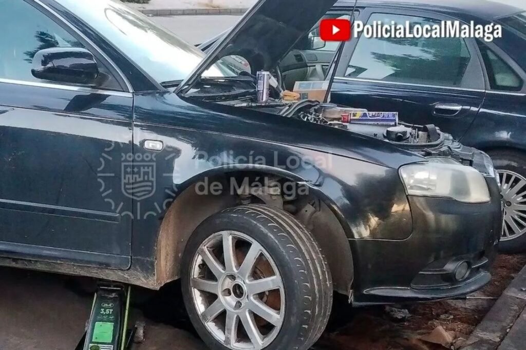 Imagen de una actuación de la Policía Local de Málaga contra los talleres clandestinos en el Parque Empresarial Guadalhorce