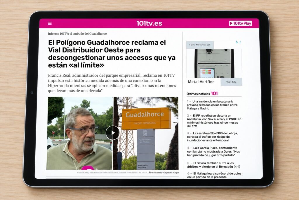 iPad sobre una mesa con una noticia de 101TV sobre las reivindicaciones de Francis Real para mejorar los accesos al Parque Empresarial Guadalhorce