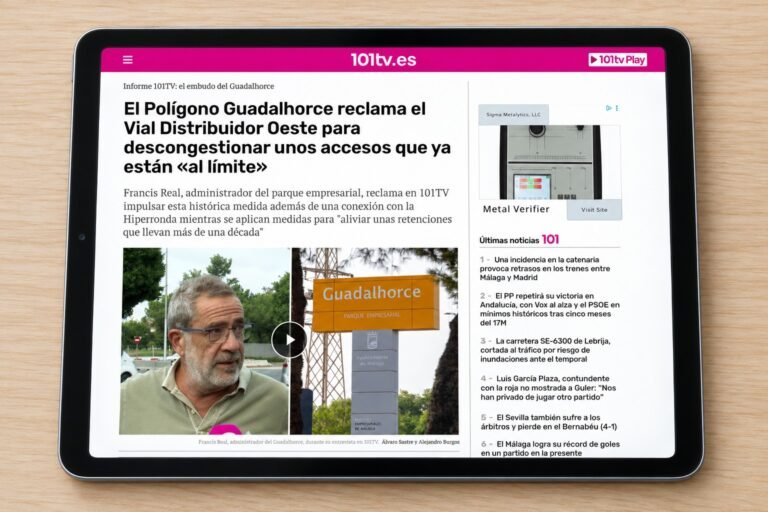 iPad sobre una mesa con una noticia de 101TV sobre las reivindicaciones de Francis Real para mejorar los accesos al Parque Empresarial Guadalhorce